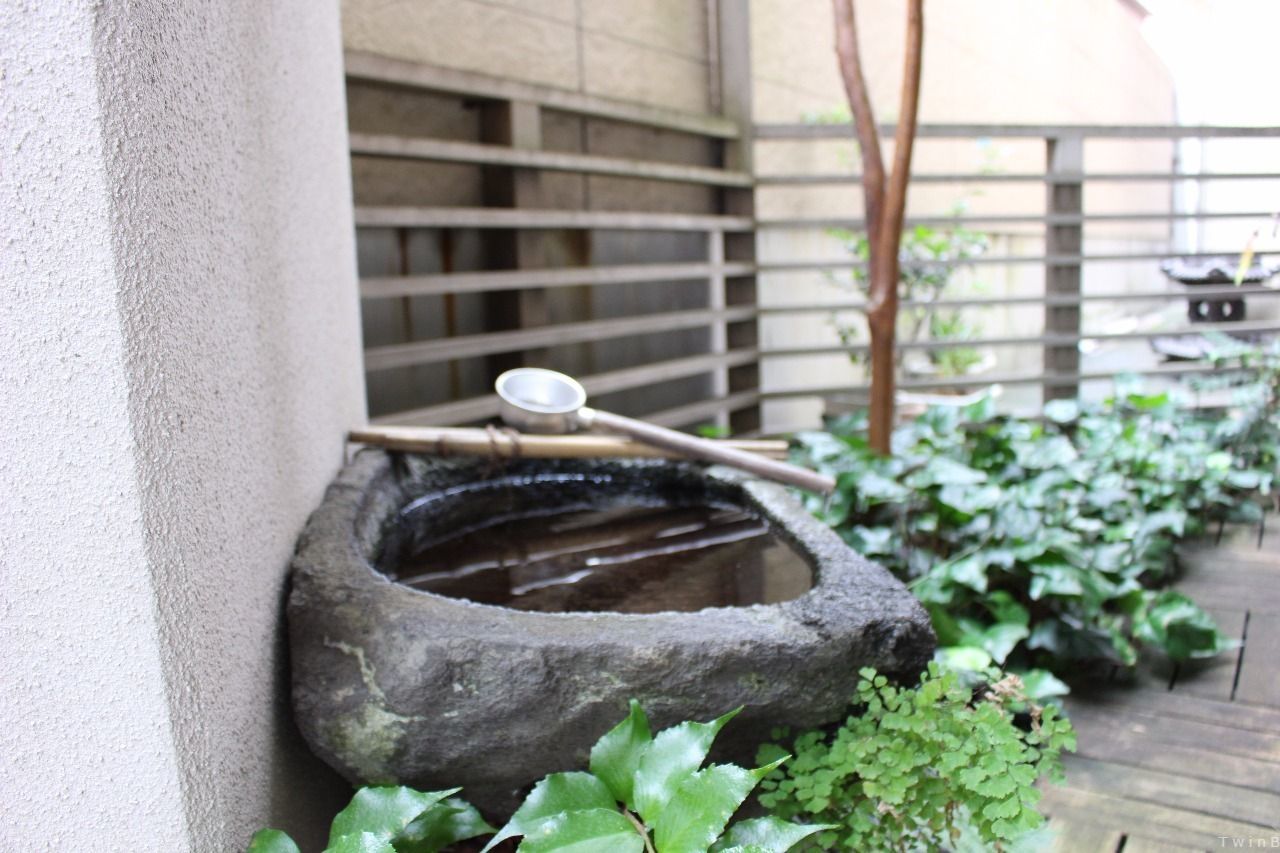 ほっと心が和む和風庭園のようなエントランス