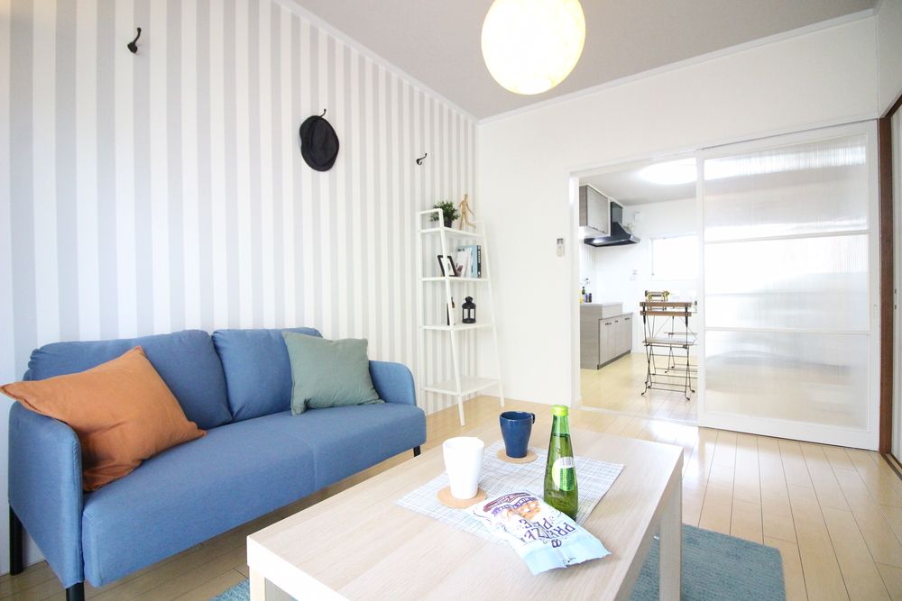 静かな環境と全戸南向きの日当たり。アクセントクロスのあるお洒落な部屋でゆったりとした休日を過したい、そんなあなたにぴったりのお部屋です！